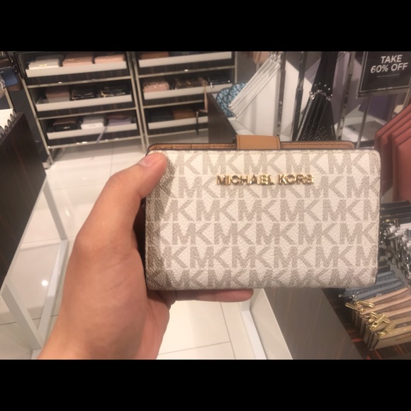 Michael Kors Bifold Zip Coin Wallet - Picture 6 of 6